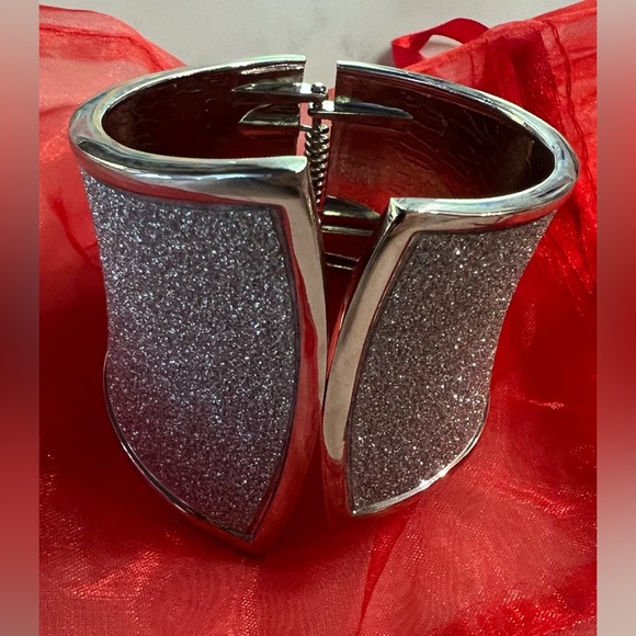 Beautiful Cuff Bracelet - Picture 3 of 12